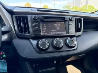 Toyota RAV4 2018 LE 4p SUV