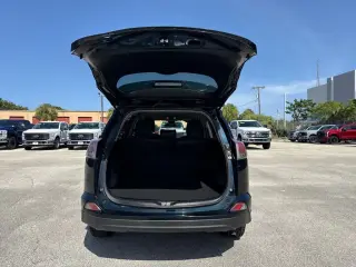 Toyota RAV4 2018 LE 4p SUV