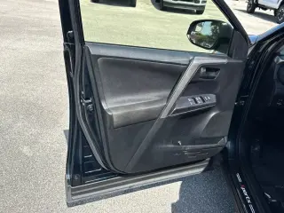 Toyota RAV4 2018 LE 4p SUV