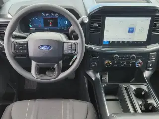 Ford F-150 2025 4x2 STX 4p SuperCrew 5.5 ft. SB