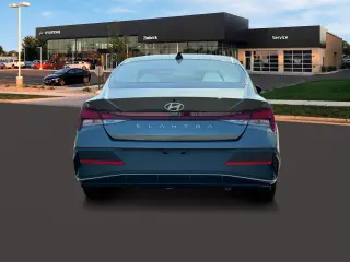 Hyundai ELANTRA 2025 SE Sedán 4p