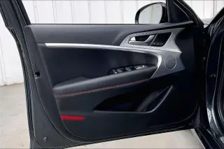 Genesis G70 2023 2.0T 4p Sedan