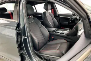 Genesis G70 2023 2.0T 4p Sedan