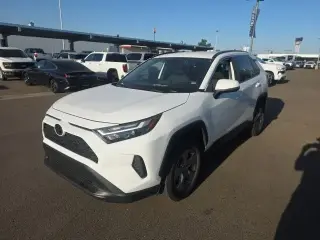Toyota RAV4 2025 XLE 4p SUV