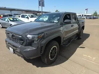 Toyota Tacoma 2025 4x4 SR5 4dr Cab Doble 5.0 ft SB