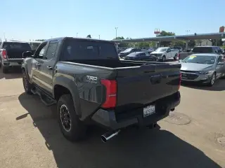 Toyota Tacoma 2025 4x4 SR5 4dr Cab Doble 5.0 ft SB