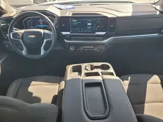 Chevrolet Silverado 1500 2022 4x4 LT Cabina de 4 puertas Crew 5.8 pies ST con 1LT