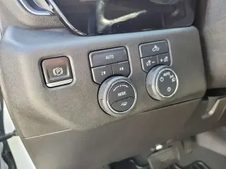Chevrolet Silverado 1500 2022 4x4 LT Cabina de 4 puertas Crew 5.8 pies ST con 1LT