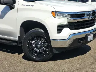 Chevrolet Silverado 1500 2022 4x4 LT Cabina de 4 puertas Crew 5.8 pies ST con 1LT