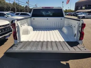 Chevrolet Silverado 1500 2022 4x4 LT Cabina de 4 puertas Crew 5.8 pies ST con 1LT