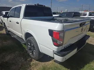 Nissan Titan 2023 4x4 Platinum Reserve 4p Cabina Completa 5.6 ft. CB