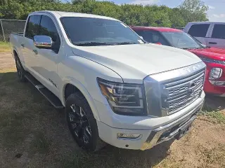 Nissan Titan 2023 4x4 Platinum Reserve 4p Cabina Completa 5.6 ft. CB