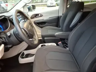 Chrysler Voyager 2023 LX Minivan de 4 puertas