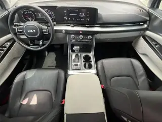 Kia Carnival 2023 LX 4p Minivan