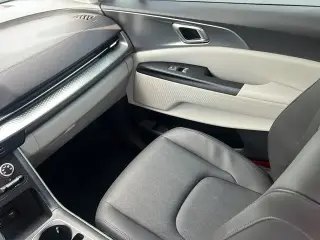 Kia Carnival 2023 LX 4p Minivan