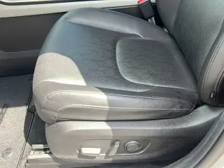 Kia Carnival 2023 LX 4p Minivan