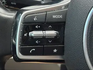 Kia Carnival 2023 LX 4p Minivan