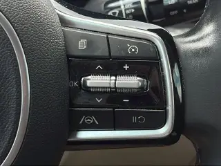 Kia Carnival 2023 LX 4p Minivan