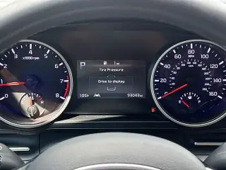 Kia Carnival 2023 LX 4p Minivan