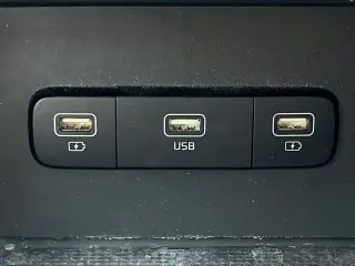 Kia Carnival 2023 LX 4p Minivan
