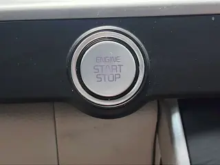Kia Carnival 2023 LX 4p Minivan
