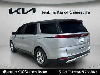 Kia Carnival 2023 LX 4p Minivan