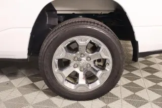 Ram 1500 2024 4x2 Tradesman 4p Camioneta Cuadra Quad Cab 6,4 ft. SB