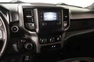 Ram 1500 2024 4x2 Tradesman 4p Camioneta Cuadra Quad Cab 6,4 ft. SB