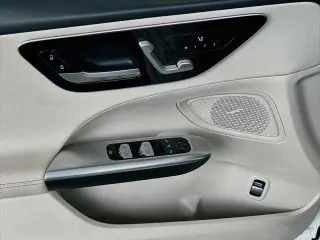 Mercedes-Benz Clase C 2024 AWD C 300 4MATIC 4p Sedan