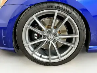 Volkswagen Golf R 2017 AWD 4Motion 4p Hatchback 6A con DCC y navegación