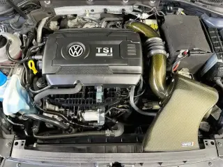 Volkswagen Golf R 2017 AWD 4Motion 4p Hatchback 6A con DCC y navegación