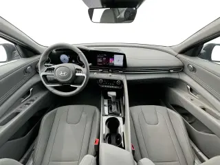 Hyundai ELANTRA 2025 SEL Confort 4p Sedan