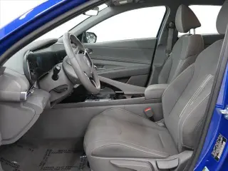 Hyundai ELANTRA 2025 SEL Confort 4p Sedan