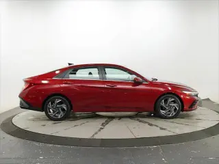 Hyundai ELANTRA 2025 SEL Confort 4p Sedan