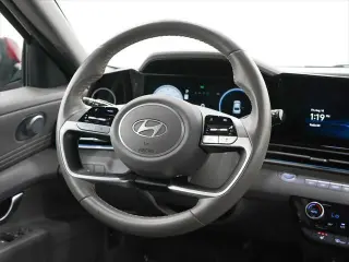 Hyundai ELANTRA 2025 SEL Confort 4p Sedan