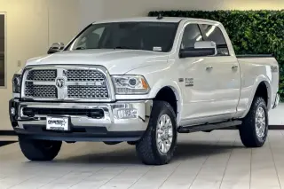 Ram 2500 2018 4x4 Laramie 4dr Crew Cab 6.3 ft. SB Camioneta