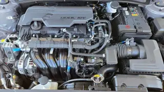 Hyundai ELANTRA 2025 SE Sedán 4p