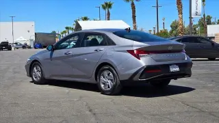 Hyundai ELANTRA 2025 SE Sedán 4p