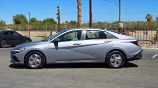 Hyundai ELANTRA 2025 SE Sedán 4p