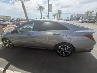 Hyundai ELANTRA 2023 Limited 4p Sedan