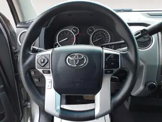 Toyota Tundra 2016 4x4 SR5 4p CrewMax Cab Pickup SB (5.7L V8)