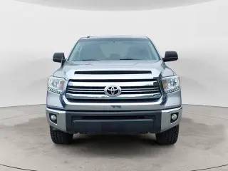 Toyota Tundra 2016 4x4 SR5 4p CrewMax Cab Pickup SB (5.7L V8)