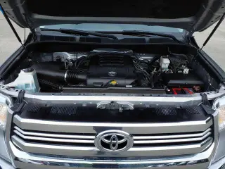 Toyota Tundra 2016 4x4 SR5 4p CrewMax Cab Pickup SB (5.7L V8)