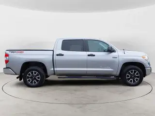 Toyota Tundra 2016 4x4 SR5 4p CrewMax Cab Pickup SB (5.7L V8)