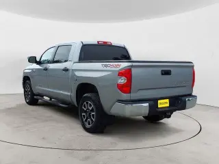 Toyota Tundra 2016 4x4 SR5 4p CrewMax Cab Pickup SB (5.7L V8)