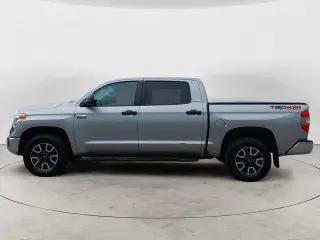 Toyota Tundra 2016 4x4 SR5 4p CrewMax Cab Pickup SB (5.7L V8)