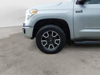 Toyota Tundra 2016 4x4 SR5 4p CrewMax Cab Pickup SB (5.7L V8)