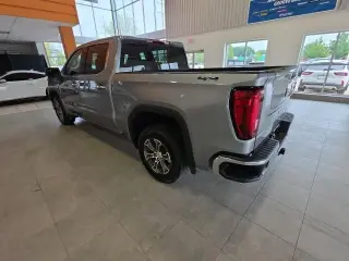 GMC Sierra 1500 2025 4x4 SLT 4p Crew Cab 5.8 ft. CB