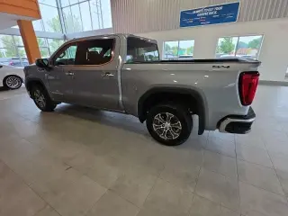 GMC Sierra 1500 2025 4x4 SLT 4p Crew Cab 5.8 ft. CB
