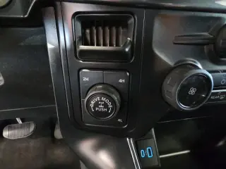 Ford F-150 2024 4x4 STX 4p SuperCrew 5.5 ft. SB